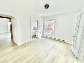 Building Photo - Gorgeous Remodeled 2 Bed, 1 Bath on South ...