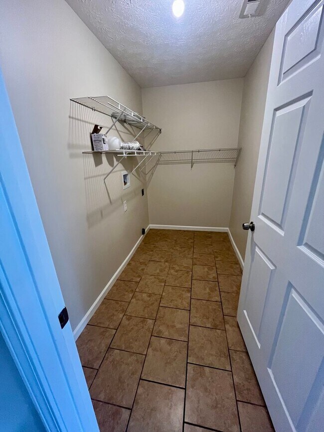 Building Photo - Quiet Neighborhood Charm with Everyday Con...