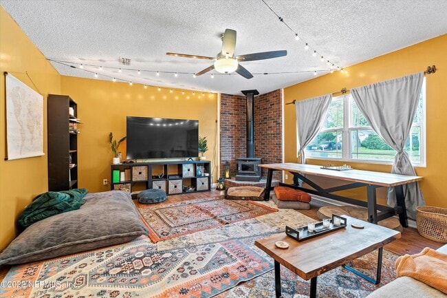 Building Photo - 8440 Frost St N