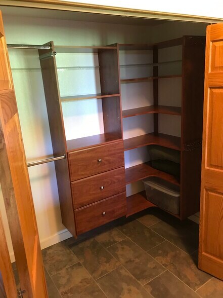 Building Photo - 6100 Centerville Rd