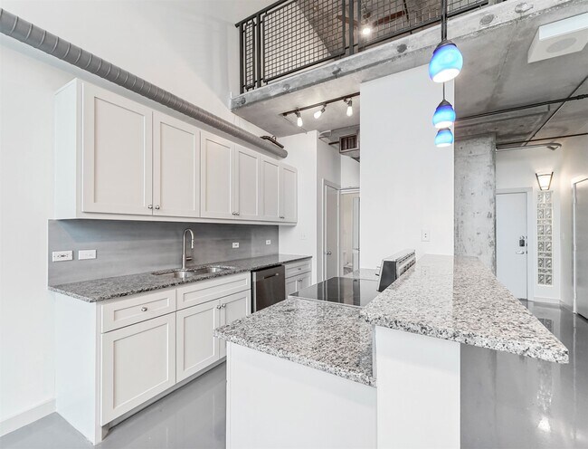 Building Photo - 2000 Bagby St