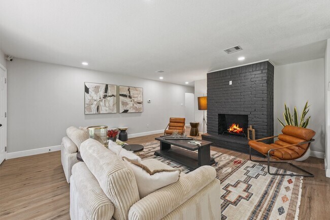 Building Photo - 15439 Indian Woods Dr