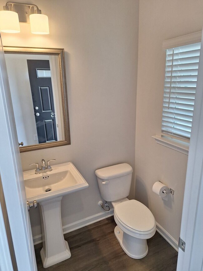 Building Photo - 725 Gatestone Ln