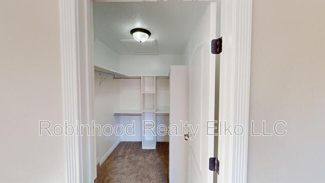 Building Photo - 963 Alpine Dr
