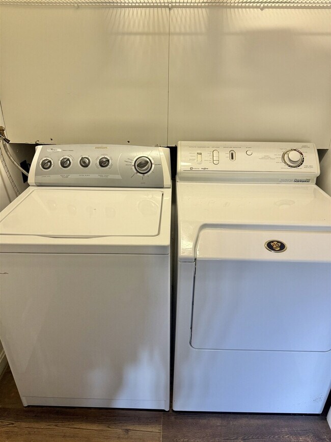 Building Photo - 164 Pine Point Rd