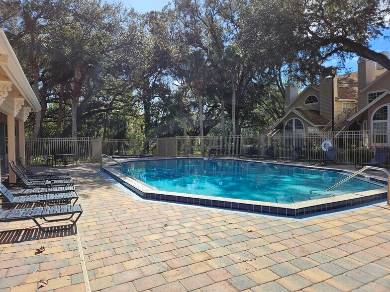 Building Photo - 682 Youngstown Pky