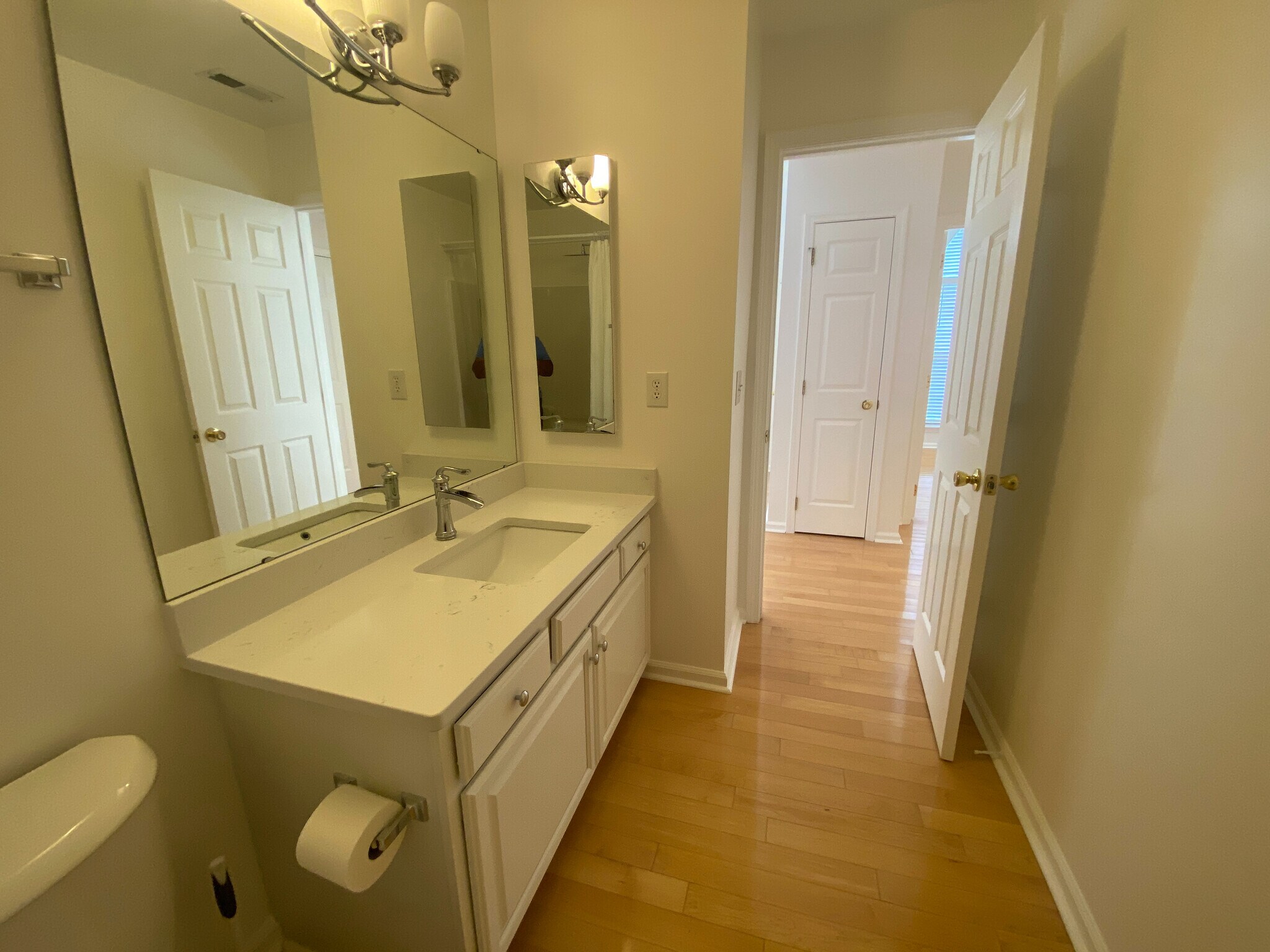 Building Photo - Room in House on Blueshot Ct