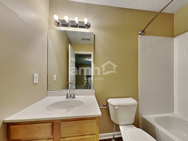 Building Photo - 439 Parkview Court