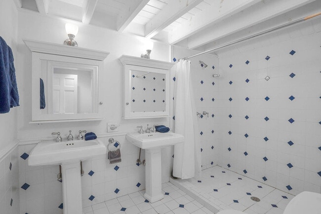 Building Photo - 7470 Sound Ave