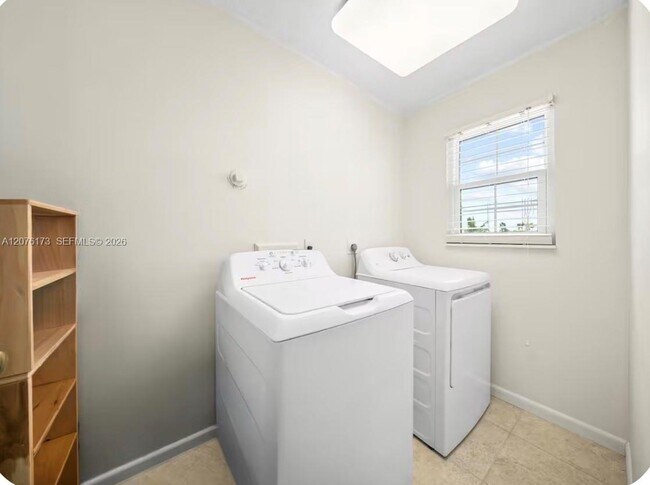 Building Photo - 1261 Bonefish Ct