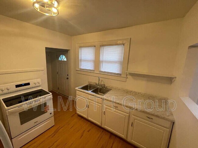 Building Photo - 773 Dequincy St
