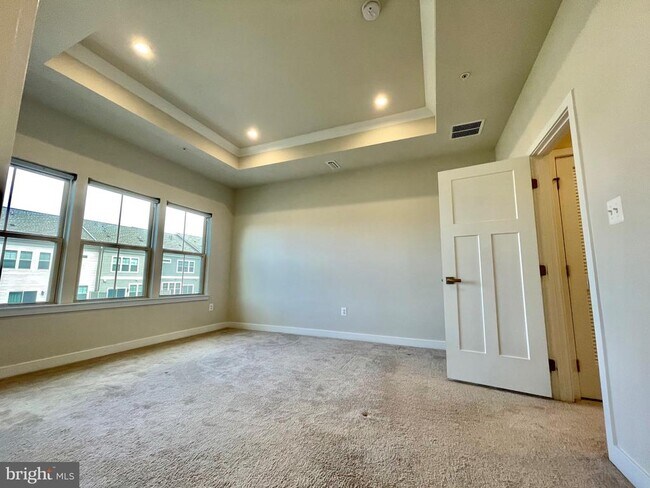 Building Photo - 3464 Sunset Ridge Dr
