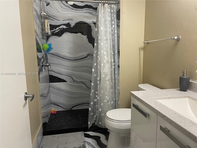 Building Photo - 601 NE 36th St