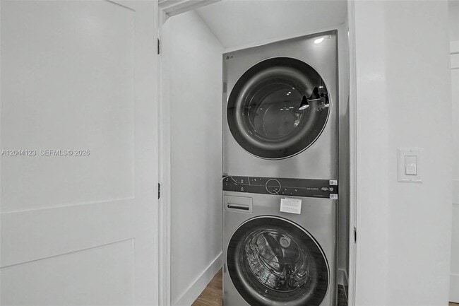 Building Photo - 17050 SW 83rd Ave
