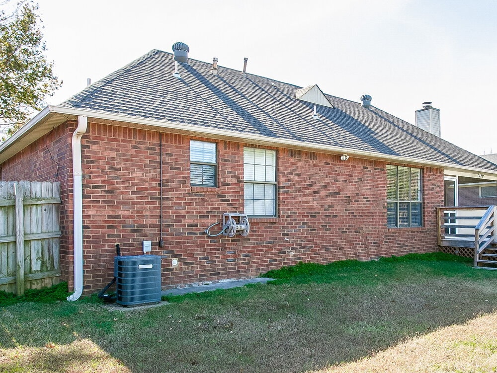 Building Photo - 10264 Amanda Dr