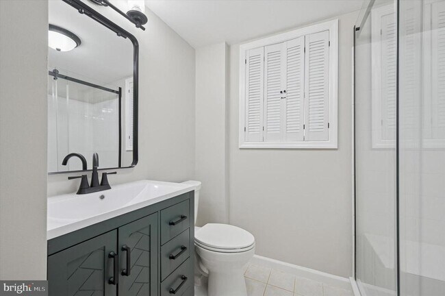 Building Photo - 421 Lawrence Rd