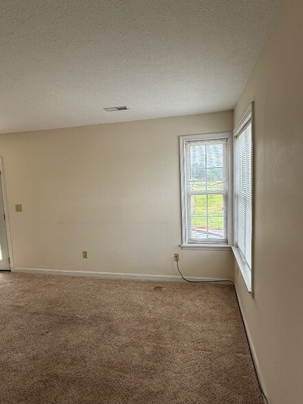 Building Photo - 746 Palmetto Loop