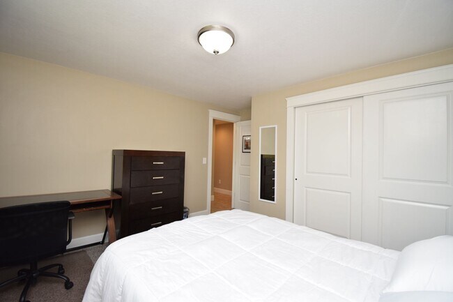 Building Photo - Updated 5 Bed West Valley Gem with Great Layout & Outdoor Living Space!!
