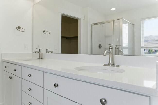 Building Photo - 5152 E Sequoia Way