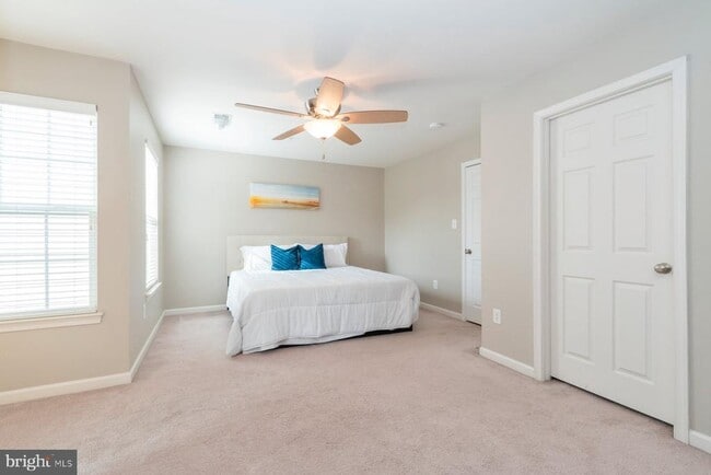 Building Photo - 7254 Mockingbird Cir