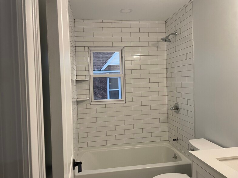 Building Photo - 122 Harrison Ave