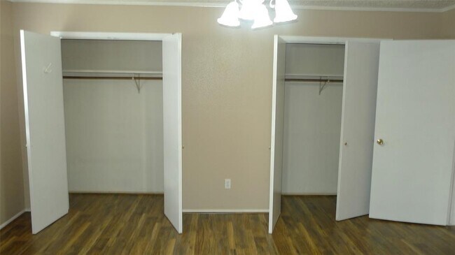 Building Photo - 14122 Bateau Dr