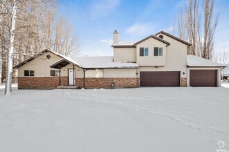 Building Photo - Beautiful home in Eden with amazing views ...