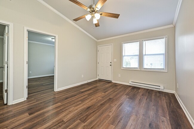 Building Photo - 302 E Hudson St