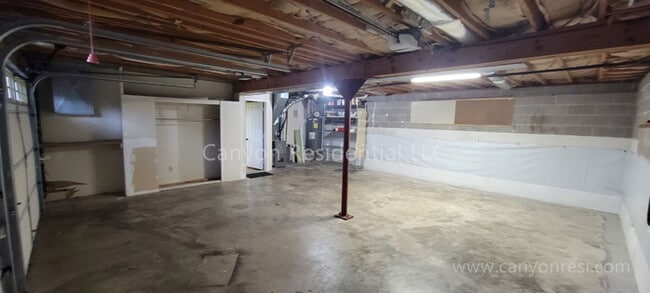 Building Photo - 6141 Blue Ash Dr