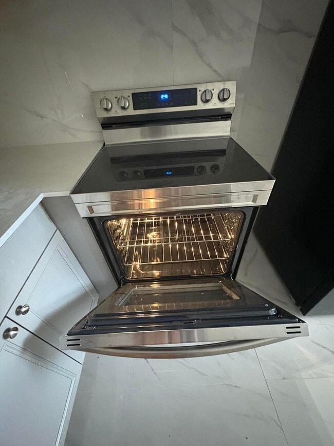 Building Photo - 239 Sussex L