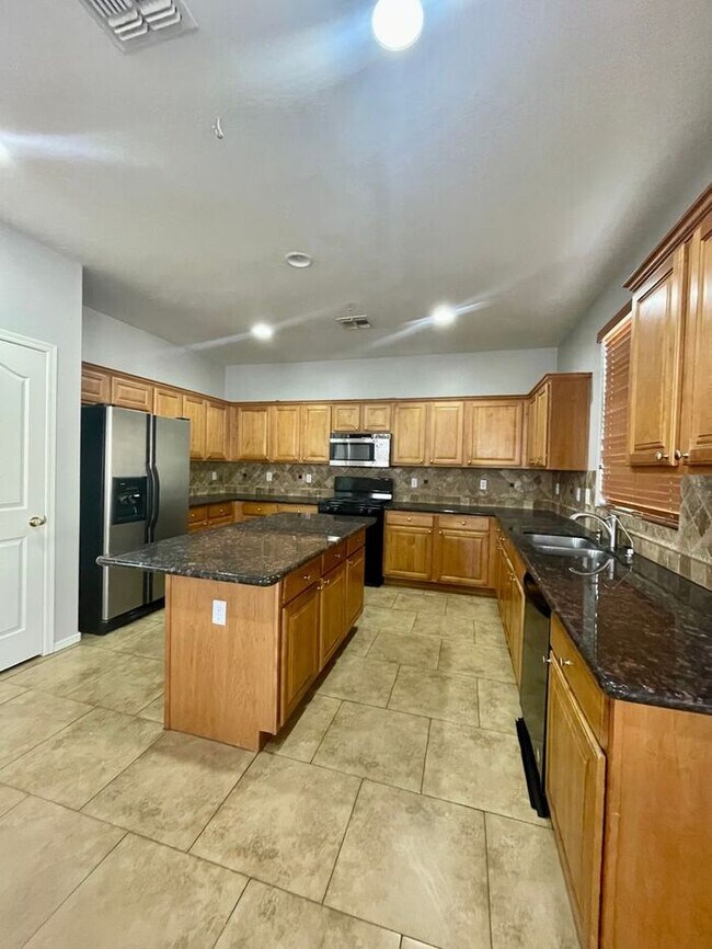 Building Photo - COMING SOON- Beautiful 2 Story Home, 5 Bed, 3 Bath in Gilbert, AZ