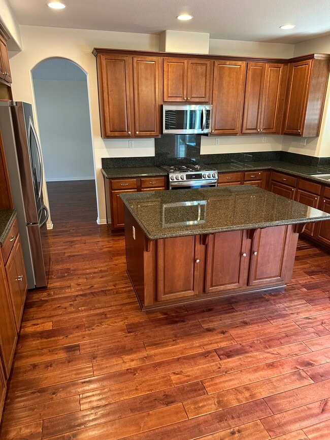 Building Photo - 16275 Summerset Street