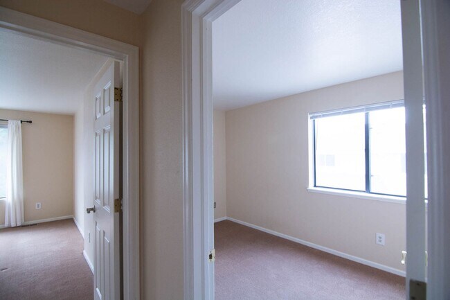 Building Photo - Beautiful 2bd/2ba Townhome in Downtown Louisville!