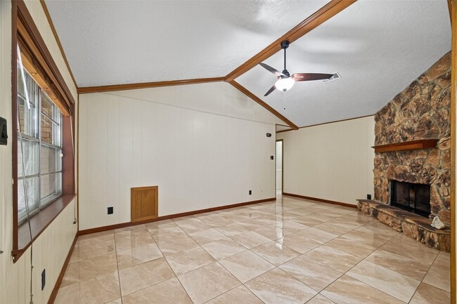 Building Photo - 2609 Raspberry Ln