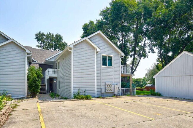 Building Photo - 5220 Boulder Dr
