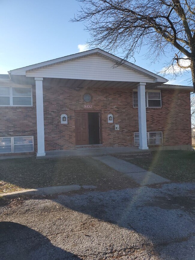 Building Photo - 802 Demaret Dr