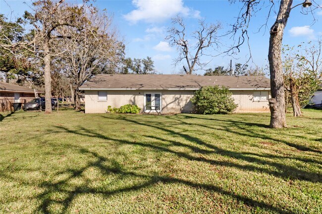 Building Photo - 238 Sleepy Hollow Dr