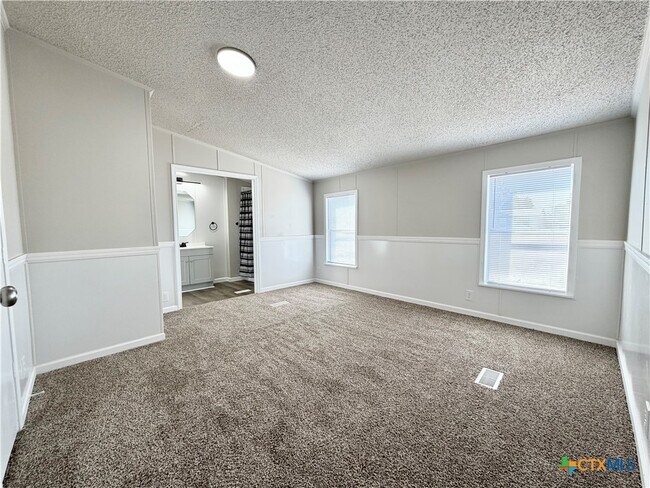 Building Photo - 1414 Mohican Trail
