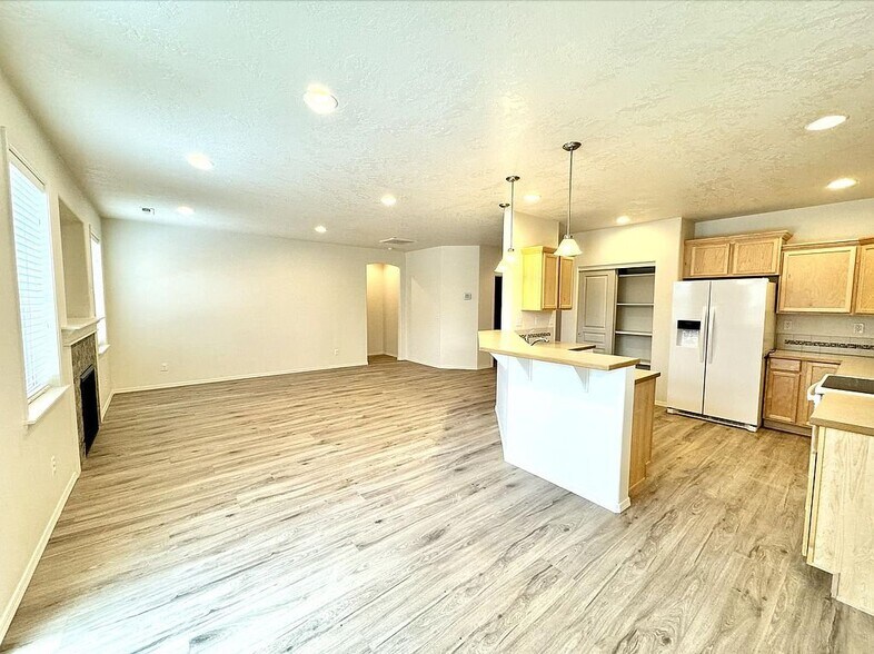 Building Photo - 21123 SE Azalia Ave