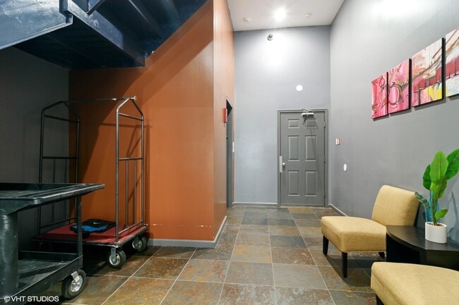 Building Photo - 810 N Wolcott Ave