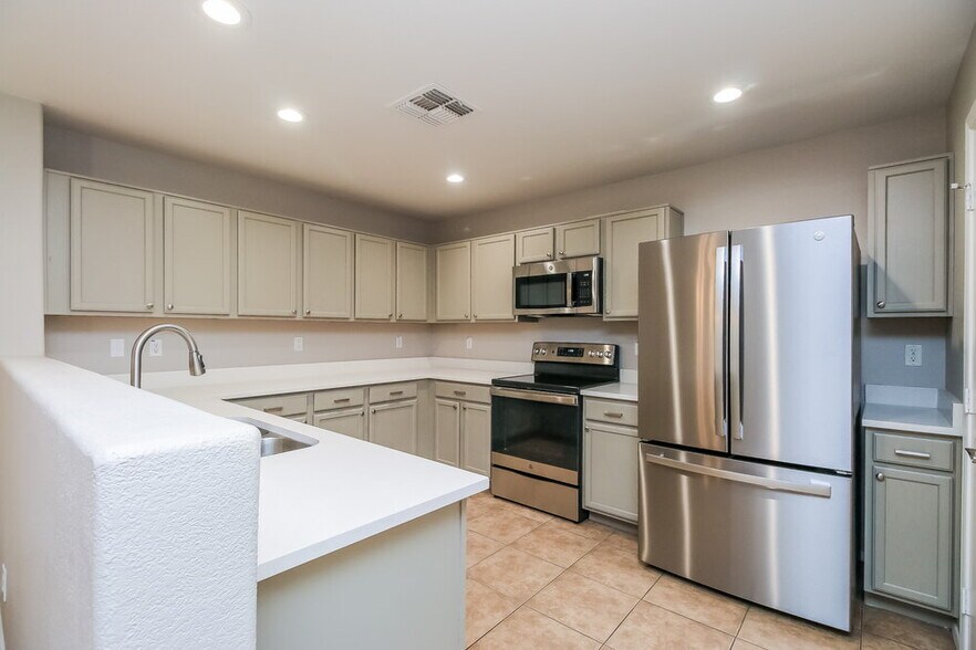 Building Photo - 3931 E Jasper Dr