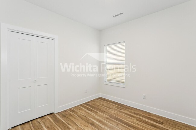 Building Photo - 1744-1744 S Hickory Creek St