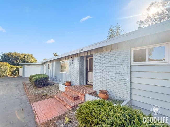 Building Photo - Charming El Cajon Home with Spacious Living and Expansive Backyard