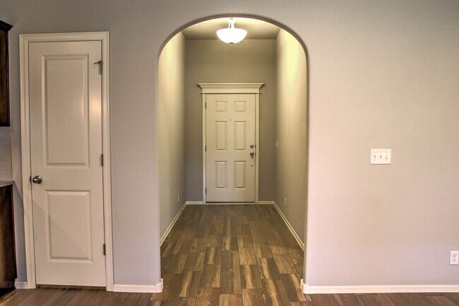 Building Photo - 4 bedroom, 3 car garage - Broken Arrow Schools