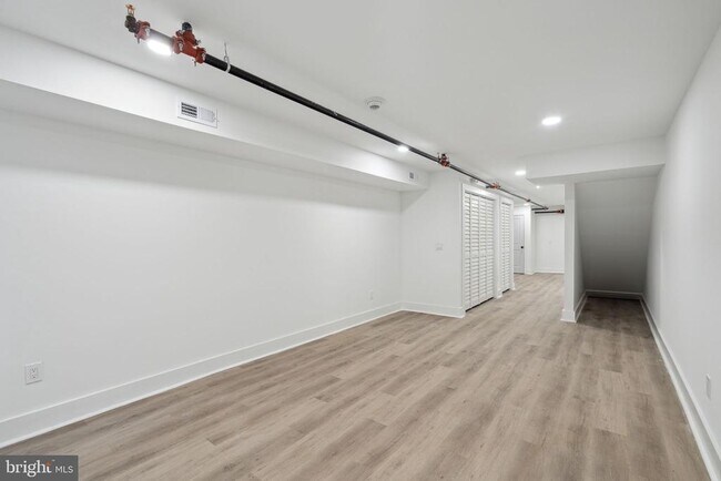 Building Photo - 528 W Berks St