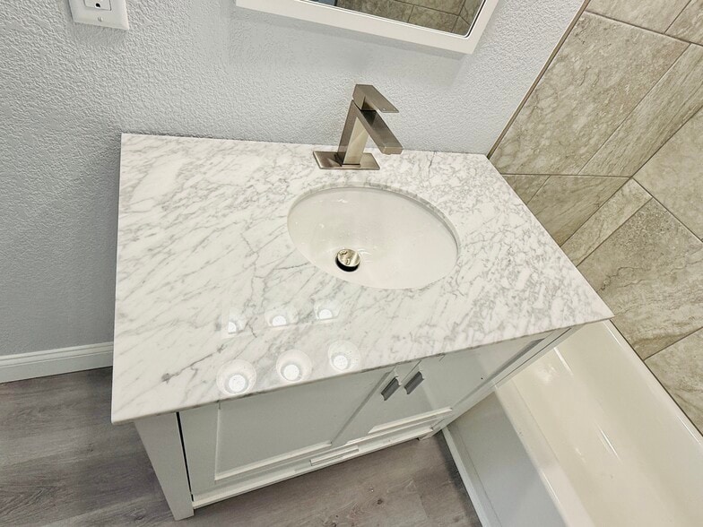 Building Photo - 1713 Maple St