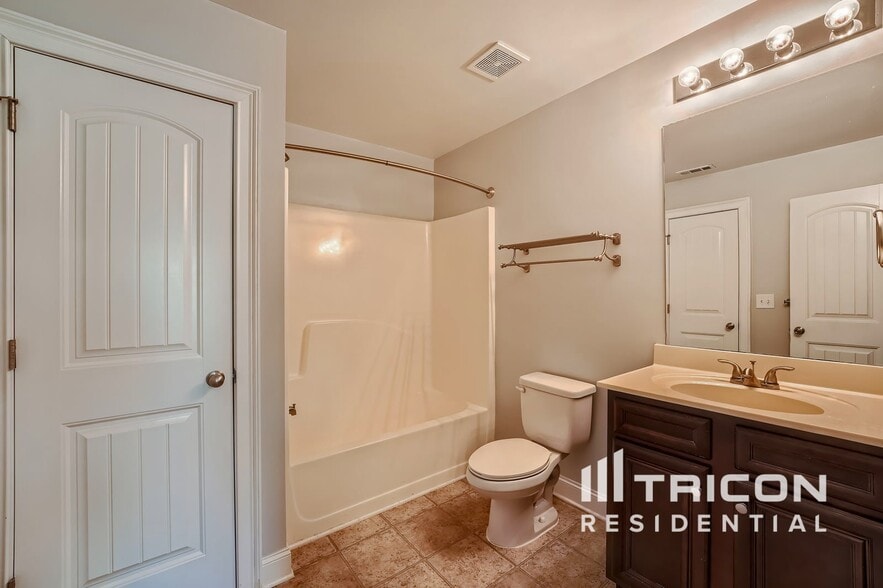 Building Photo - 296 Prescott Dr