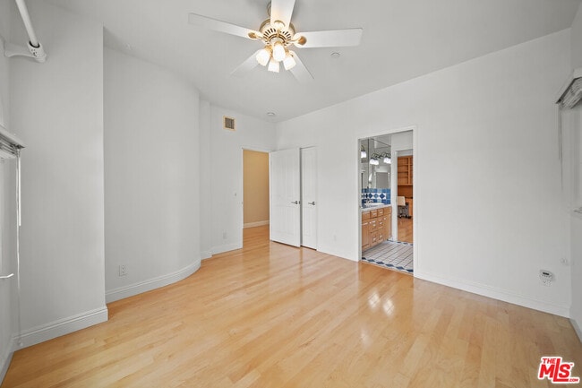 Building Photo - 248 S Swall Dr