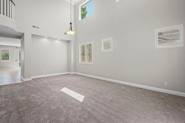 Building Photo - Stunning Like New South Reno 4 Bedroom