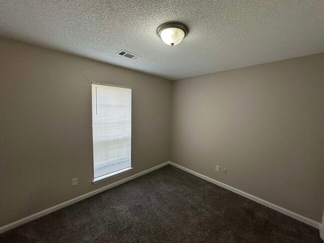 Building Photo - 3812 Clarion Dr